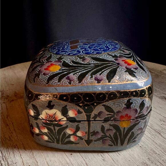Kashmiri Paper Mache Box, Vintage Kashmiri box, Hebrew Box, Chai Box - Picture 4 of 9